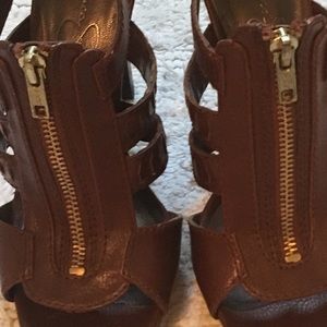 👠 Jessica Simpson brown Heels with brass zipper